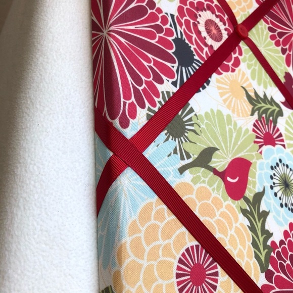 Retro Floral Padded Inspirational Display Bulletin Board - Picture 5 of 9